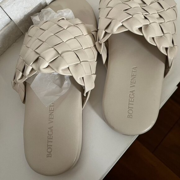 Bottega Veneta Men's Intrecciato Leather Sandals - Picture 8 of 13